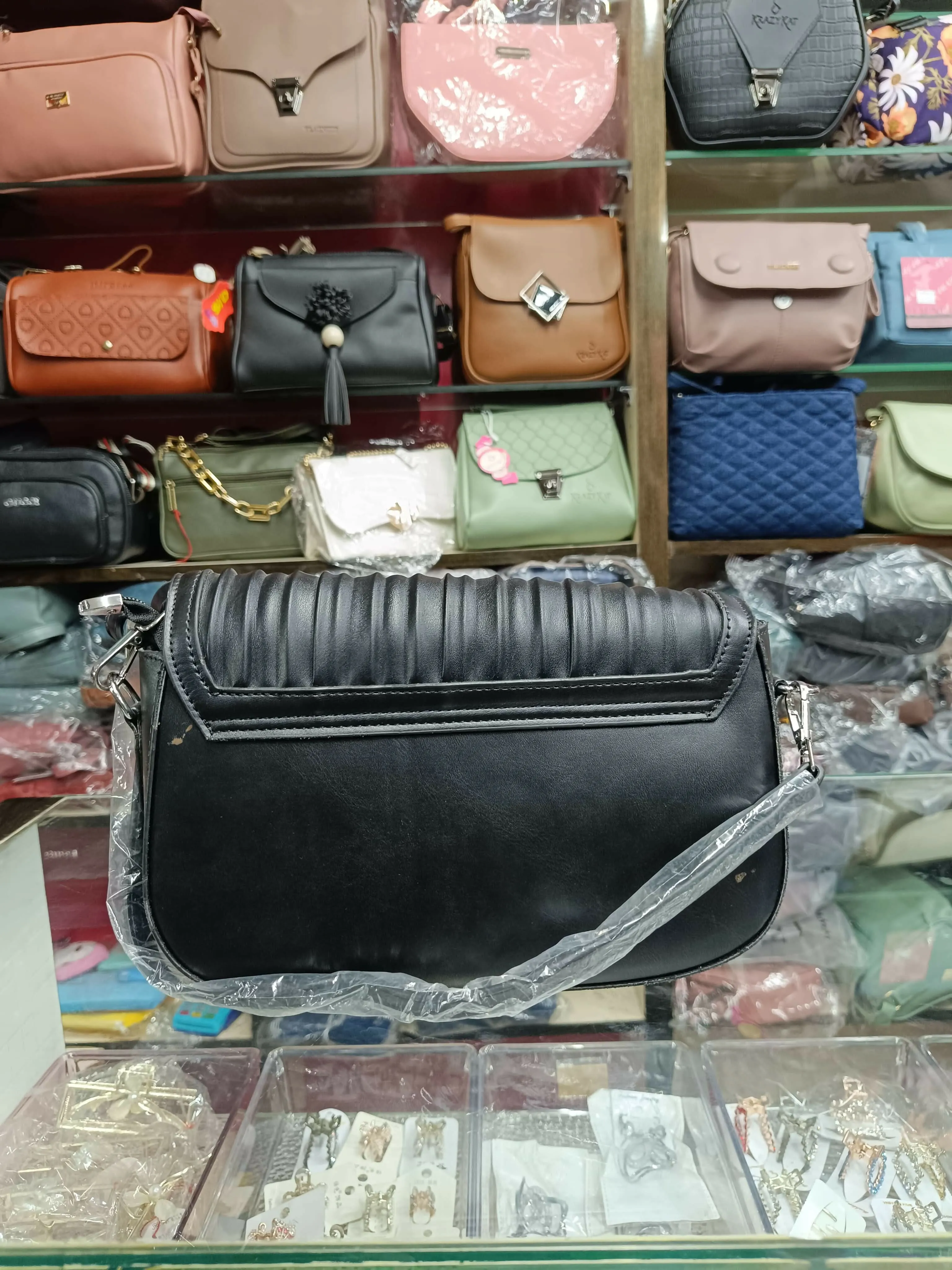 Black leather causal handbag for women / girls